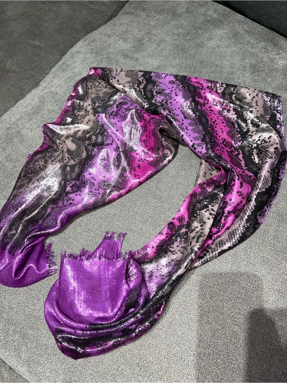 Vintage Apt. 9 Purple/ Black Patterned Women's Scarf/Wrap/Pashmina-metallic
